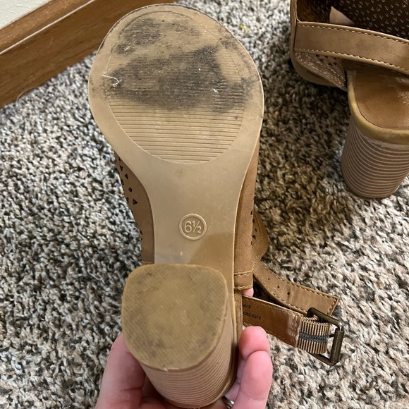 Universal Thread Block- Heeled Sandals - Picture 4 of 5